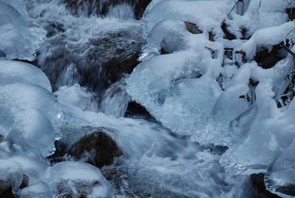 Photoshop 快速还原偏色的雪景照片